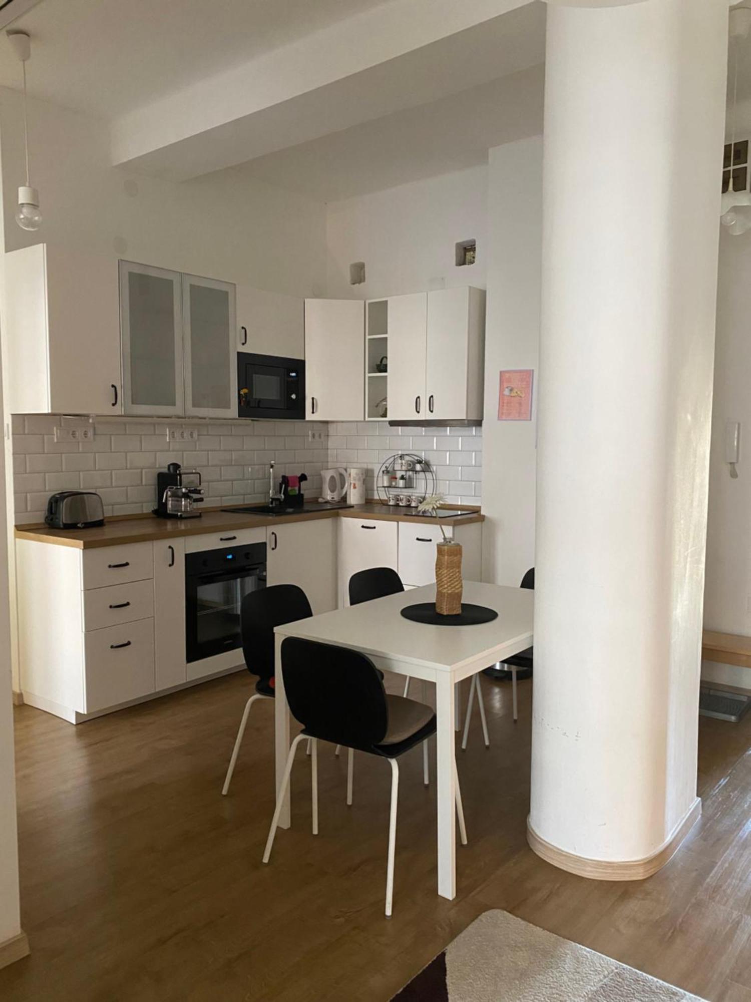 Larix Apartman Будапеща Екстериор снимка