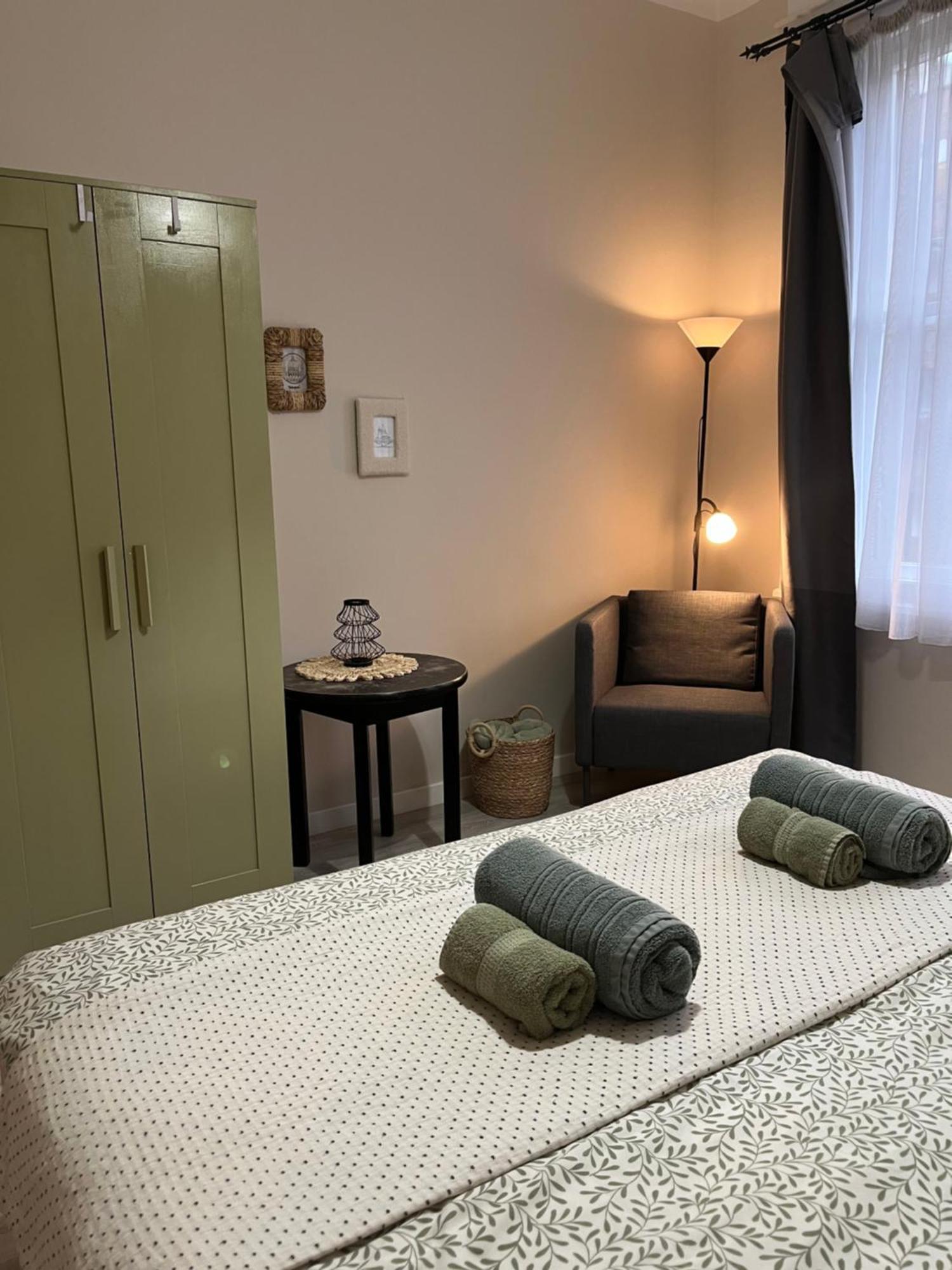Larix Apartman Будапеща Екстериор снимка
