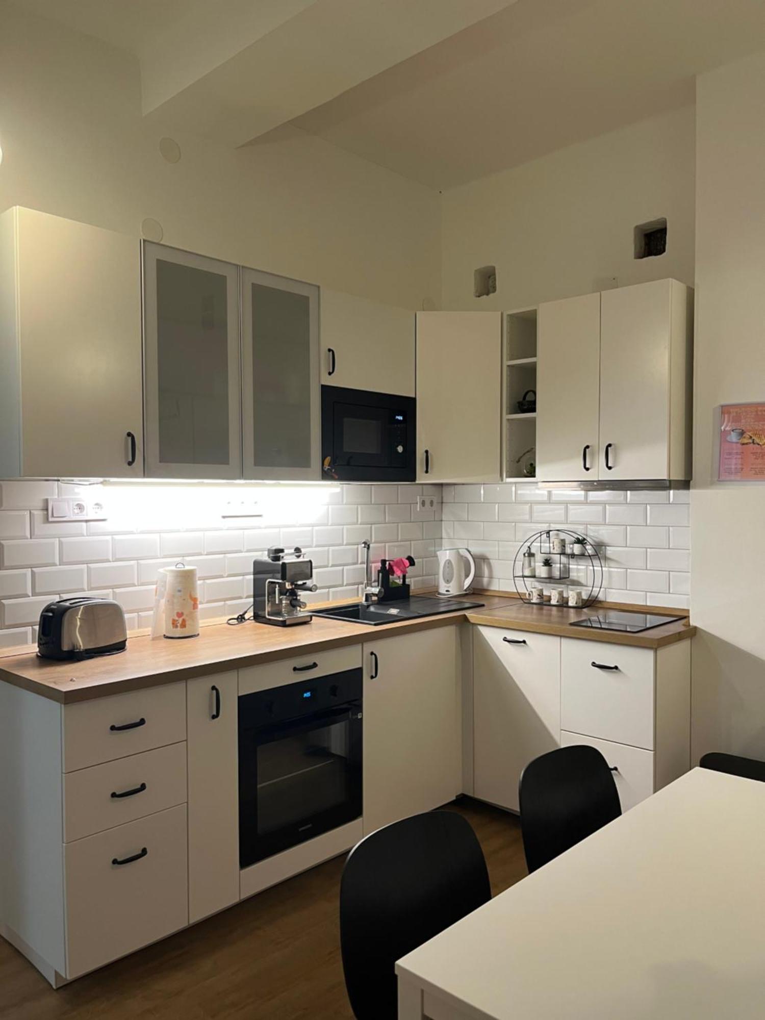 Larix Apartman Будапеща Екстериор снимка